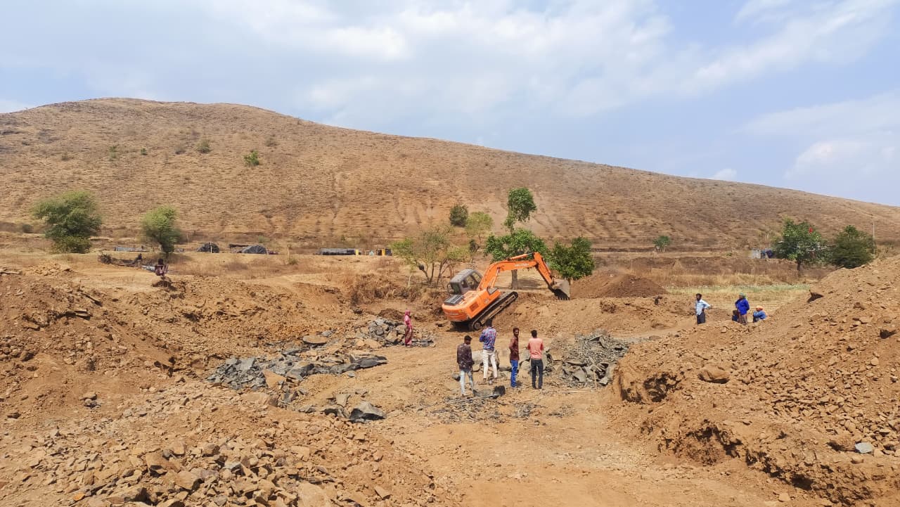 बागलाणमधील अवैध गौण खनिज उत्खनन प्रकरणात धक्कादायक माहिती उघड